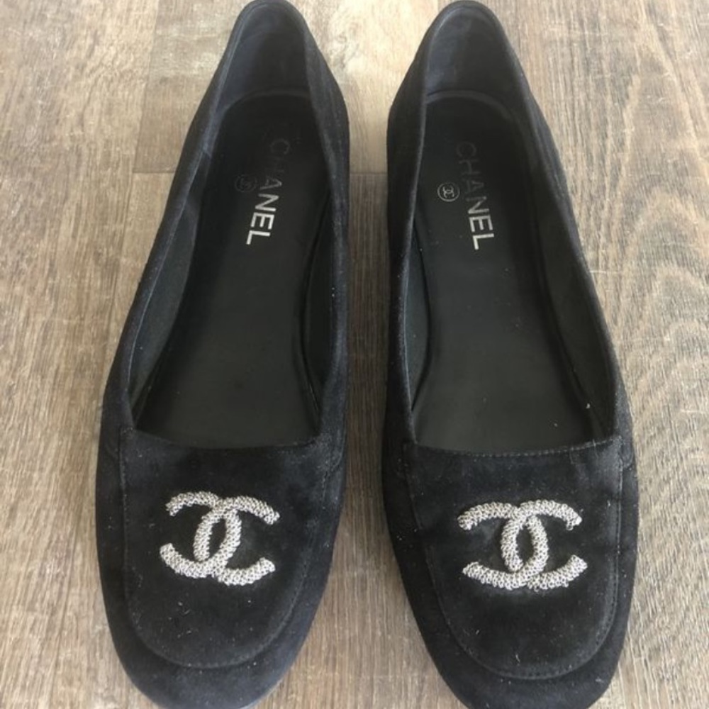 CHANEL BLACK INTERLOCKING CC SUEDE LOAFERS SIZE 41